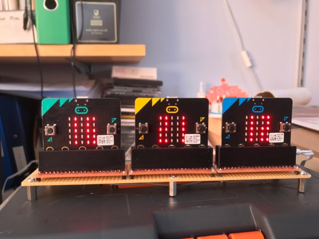 Distributed BBC micro:bit Clock | The Meandering Pi and Friends